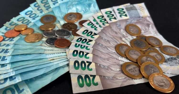 Renda média das famílias chega a R$ 2.264 e é recorde em 2025 – CUT
