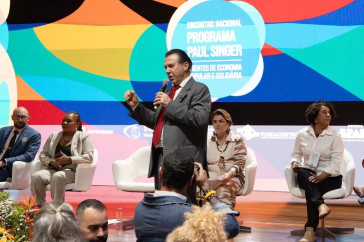 “Nós temos a responsabilidade de fazer a nossa conexão com o território e do território com o Brasil”, afirma Luiz Marinho