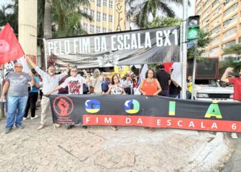 CUT Goiás realizou ato pelo fim da escala 6×1, em Goiânia.