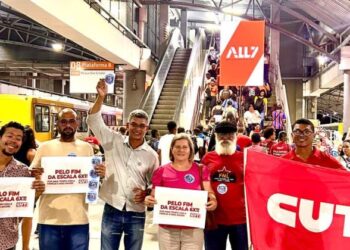CUT Bahia intensifica mobilização pelo fim da escala 6×1 com panfletagem em Salvador