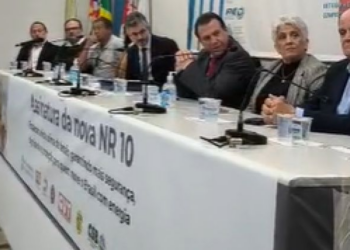 CUT celebra assinatura da nova NR-10 que traz mais proteção a eletricitários – CUT