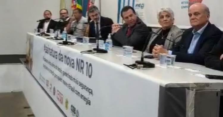 CUT celebra assinatura da nova NR-10 que traz mais proteção a eletricitários – CUT