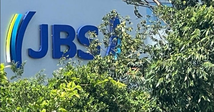 Justiça do Trabalho impõe limites à vigilância empresarial e condena JBS por câmeras